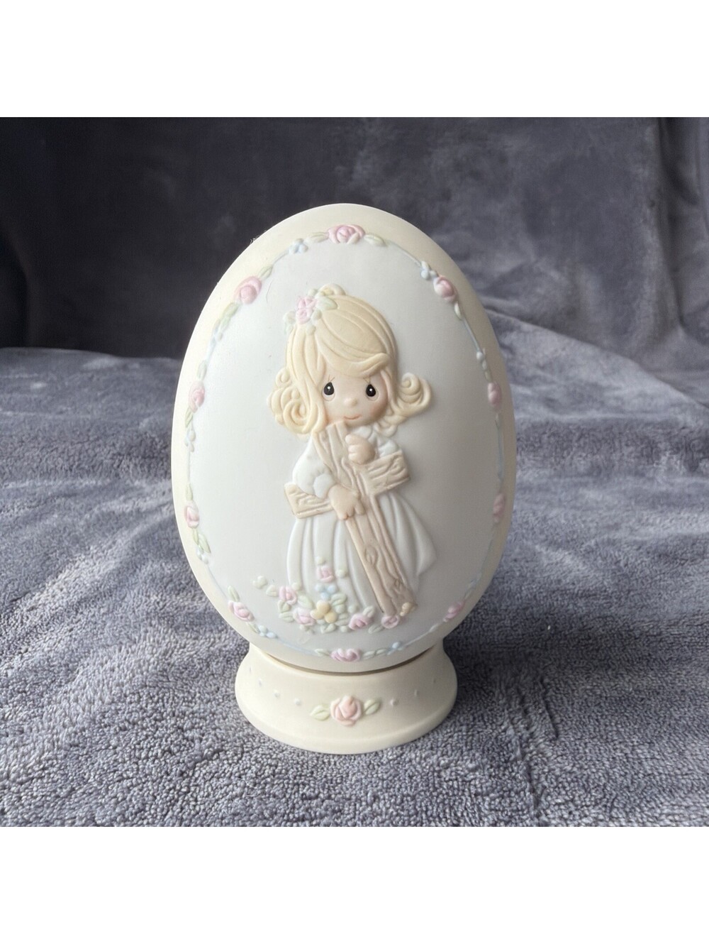 Precious Moments Figurine 523534 I Will Cherish The Old Rugged Cross Egg